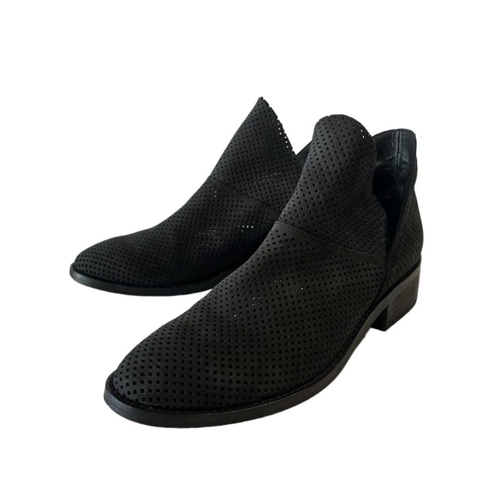 Eileen Fisher Leaf Booties Size 8.5 Black Ankle Boots Pull On Perforated